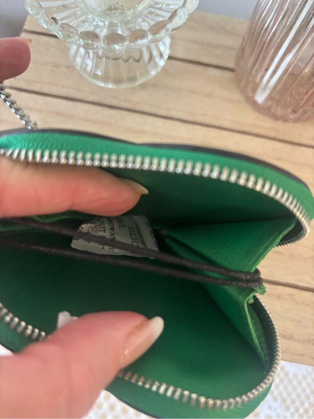 Nwt Lambert Green Heart Crossbody coin purse - wallet - Picture 3 of 4